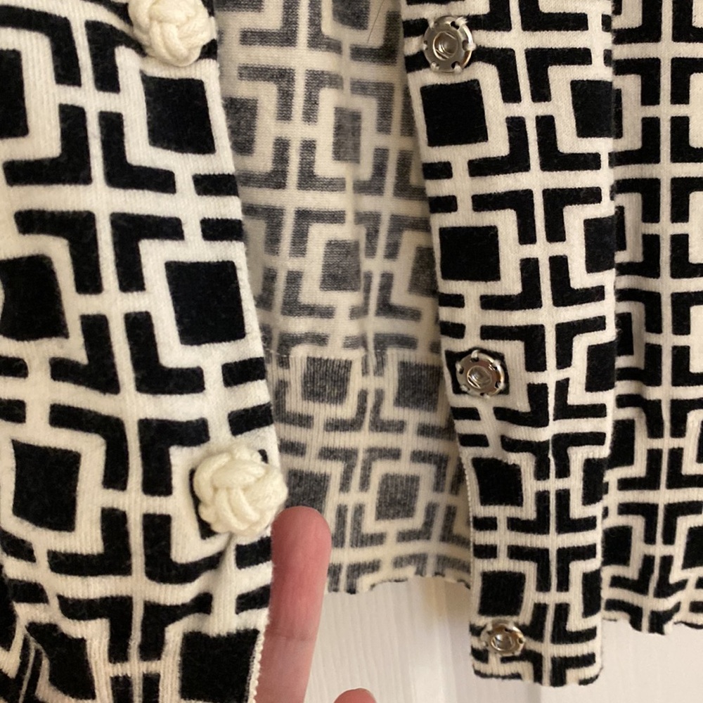 Banana Republic geometric pattern black white sweater cardigan with snap buttons - Picture 3 of 5